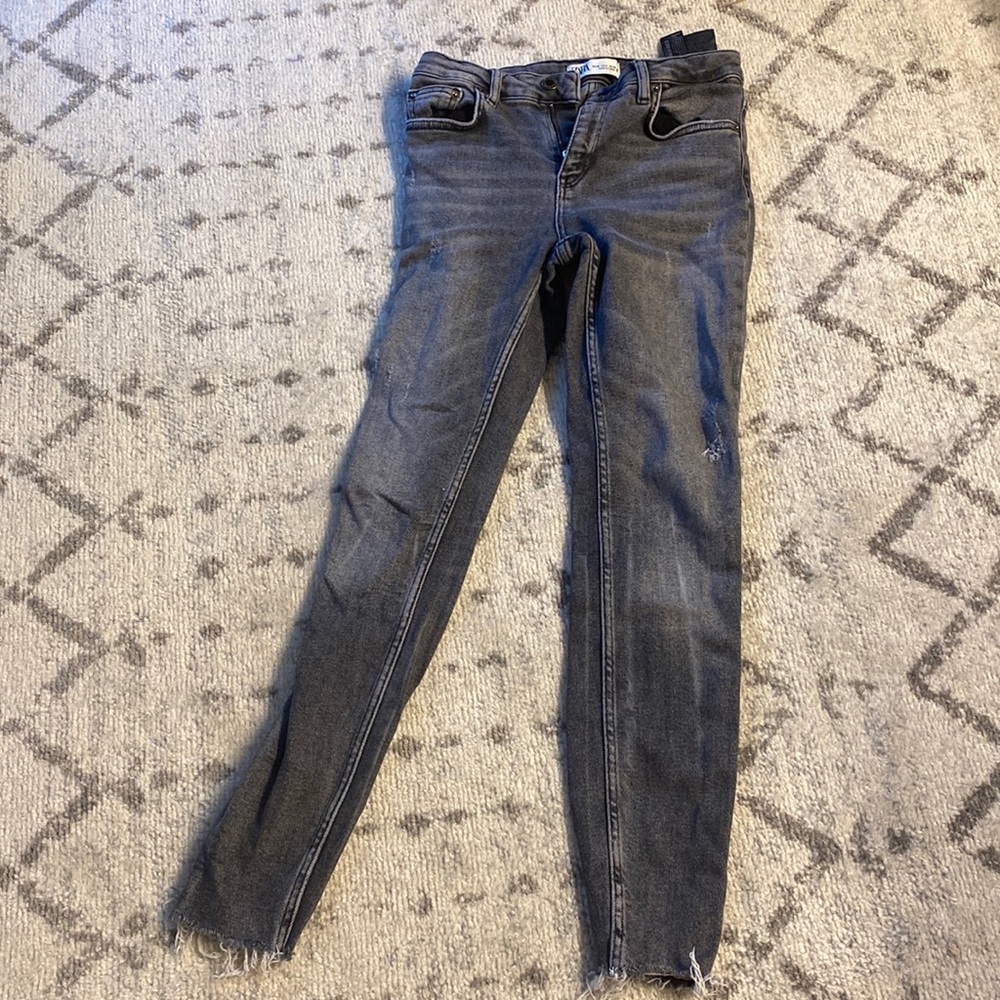 BLACK ZARA JEANS!